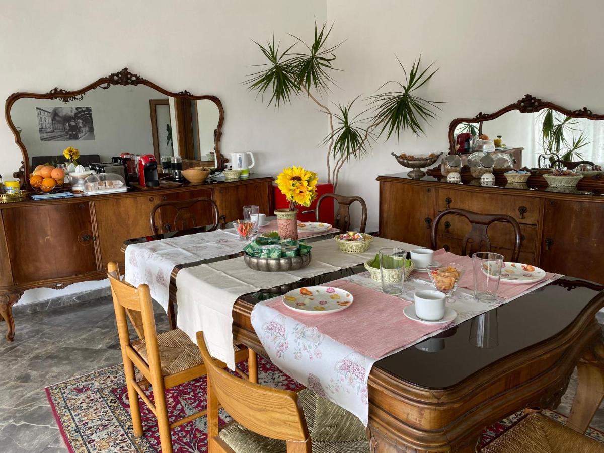 B&B Del Viaggiatore Сарцана Екстериор снимка